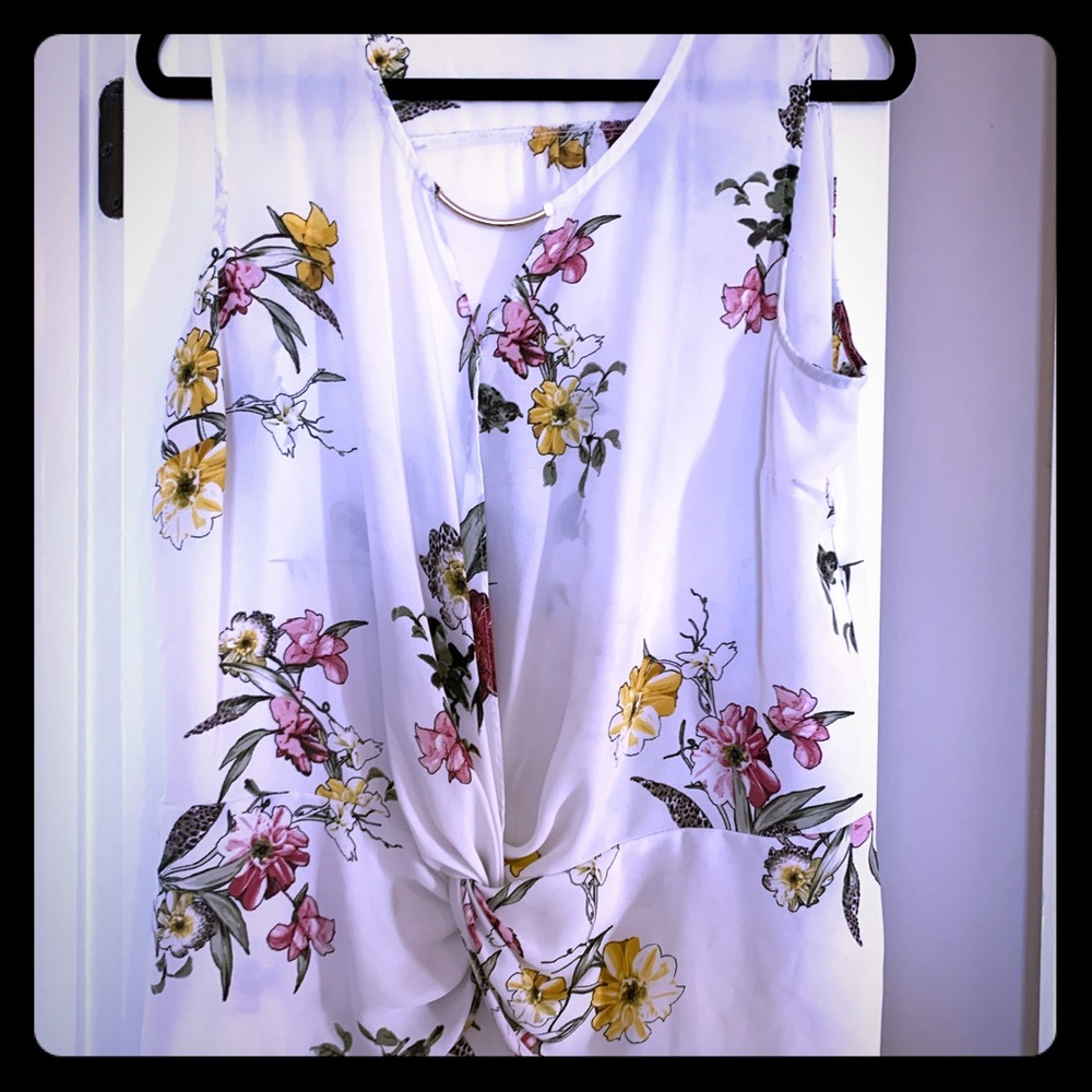 Thalia white flower blouse . Awesome fit.